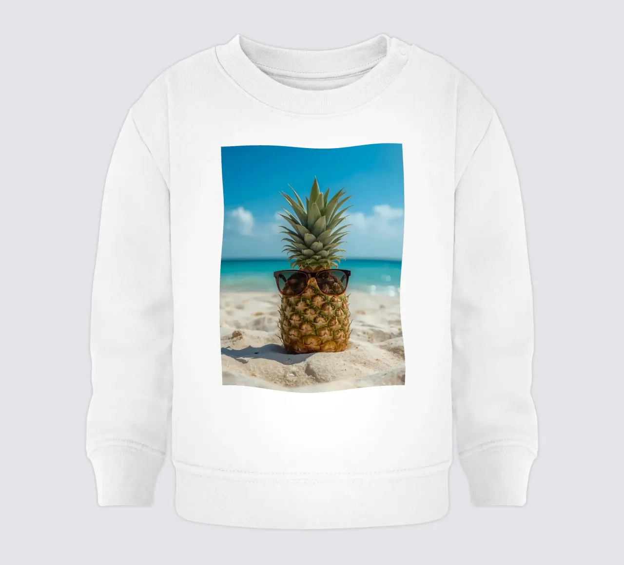 Ananas cool con occhiali da sole sulla spiaggia sabbiosa felpa neonato da DesignDoodle