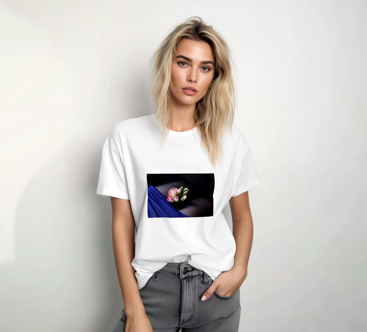 Fiori e gambe in Ucraina t-shirt da Simon Koy