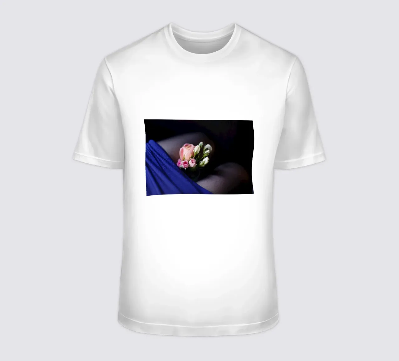 Fiori e gambe in Ucraina t-shirt da Simon Koy