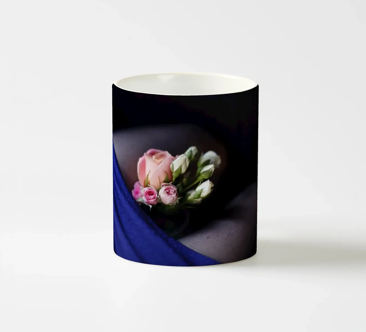 Fiori e gambe in Ucraina tazza in ceramica da Simon Koy