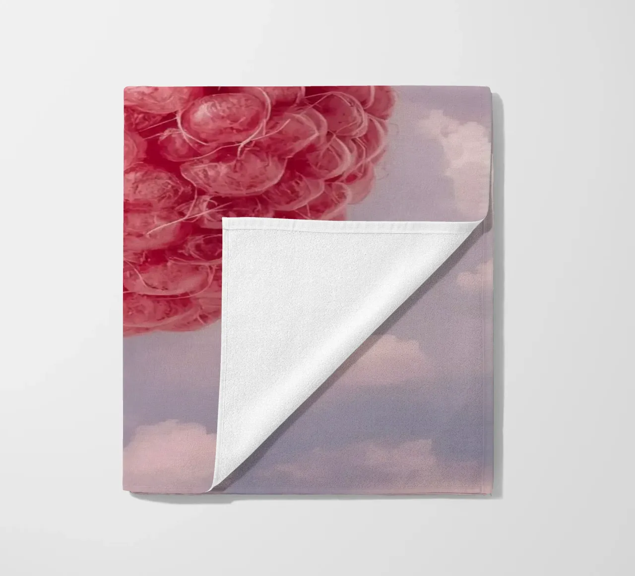 Lampone rosa con fiori e foglie nel cielo telo mare da DesignDoodle