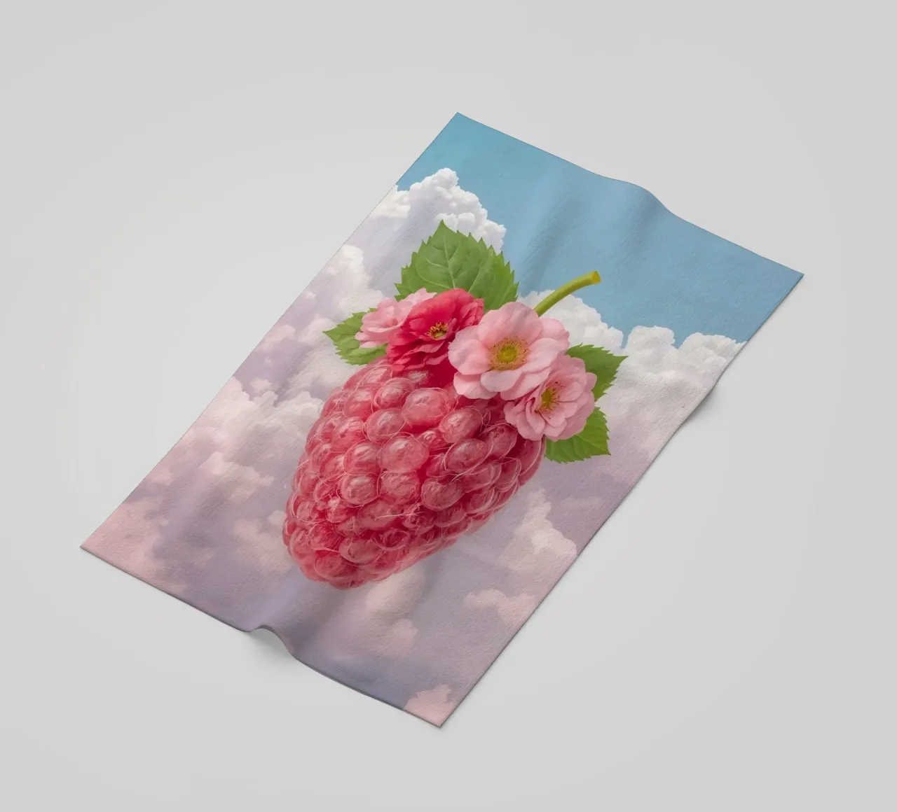 Lampone rosa con fiori e foglie nel cielo telo mare da DesignDoodle