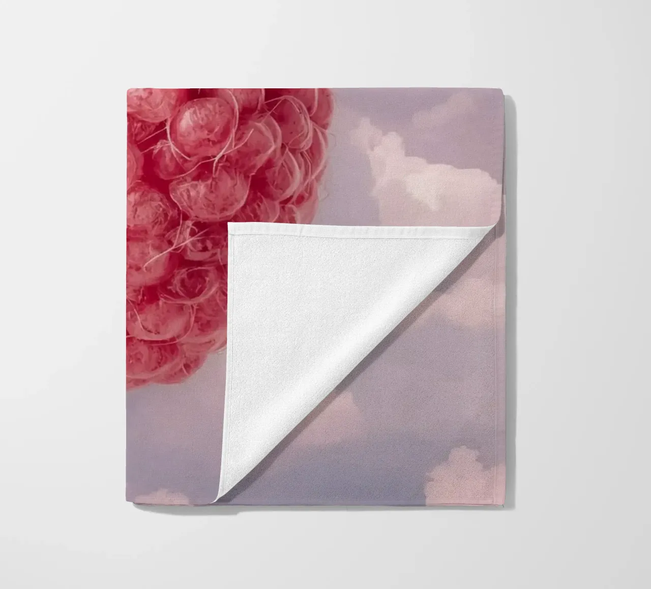 Lampone rosa con fiori e foglie nel cielo telo mare da DesignDoodle
