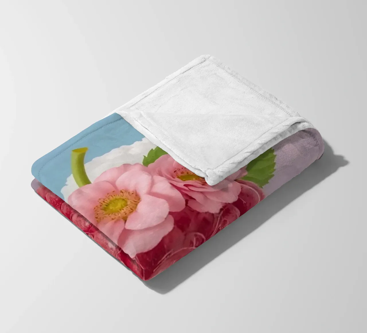 Lampone rosa con fiori e foglie nel cielo coperta in pile da DesignDoodle