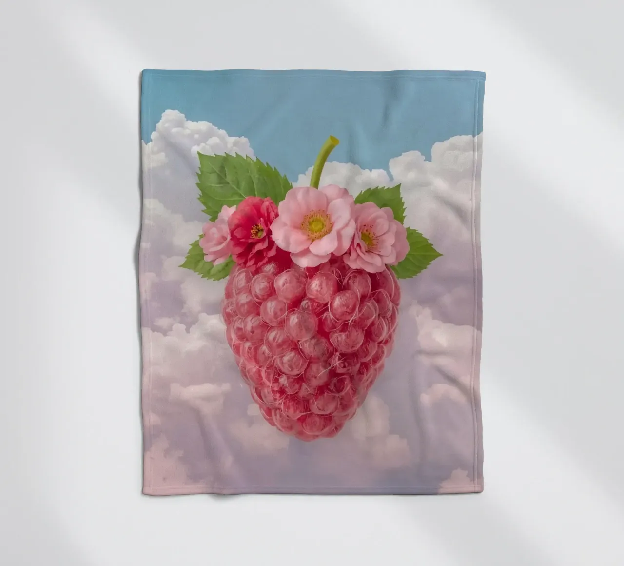 Lampone rosa con fiori e foglie nel cielo coperta in pile da DesignDoodle
