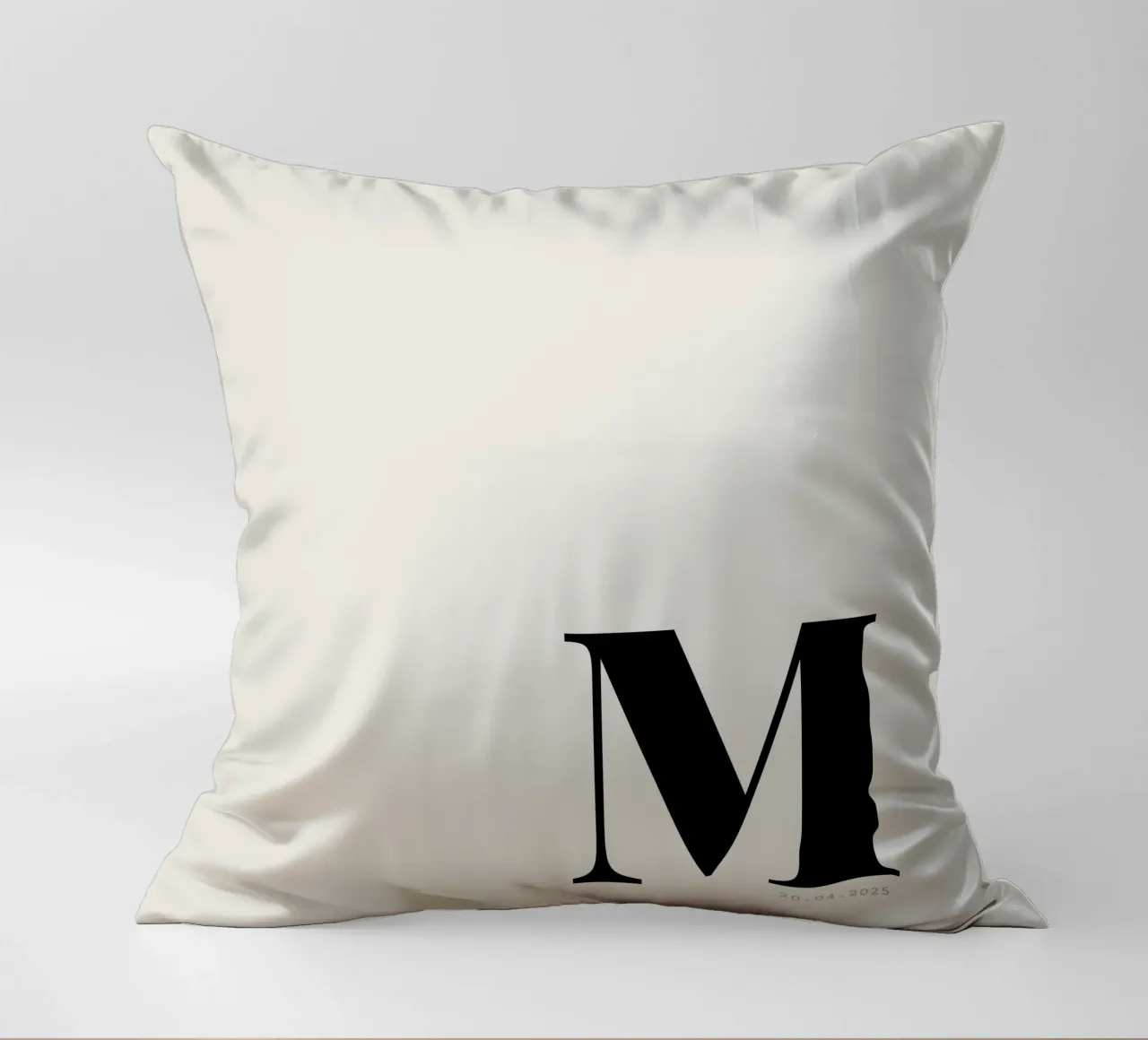 Impression personnalisée surdimensionnée de l'initiale et de la date coussin de Imaginative