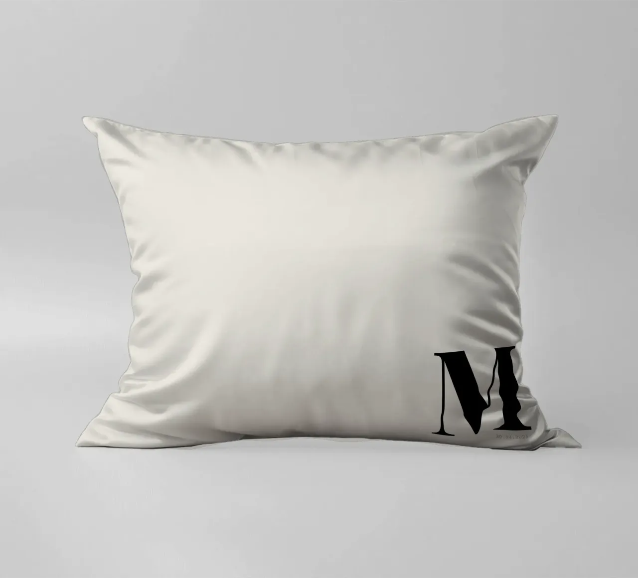 Impression personnalisée surdimensionnée de l'initiale et de la date coussin de Imaginative