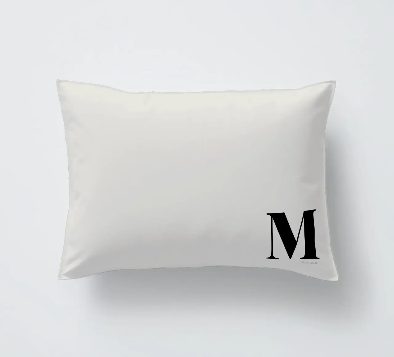 Impression personnalisée surdimensionnée de l'initiale et de la date coussin de Imaginative