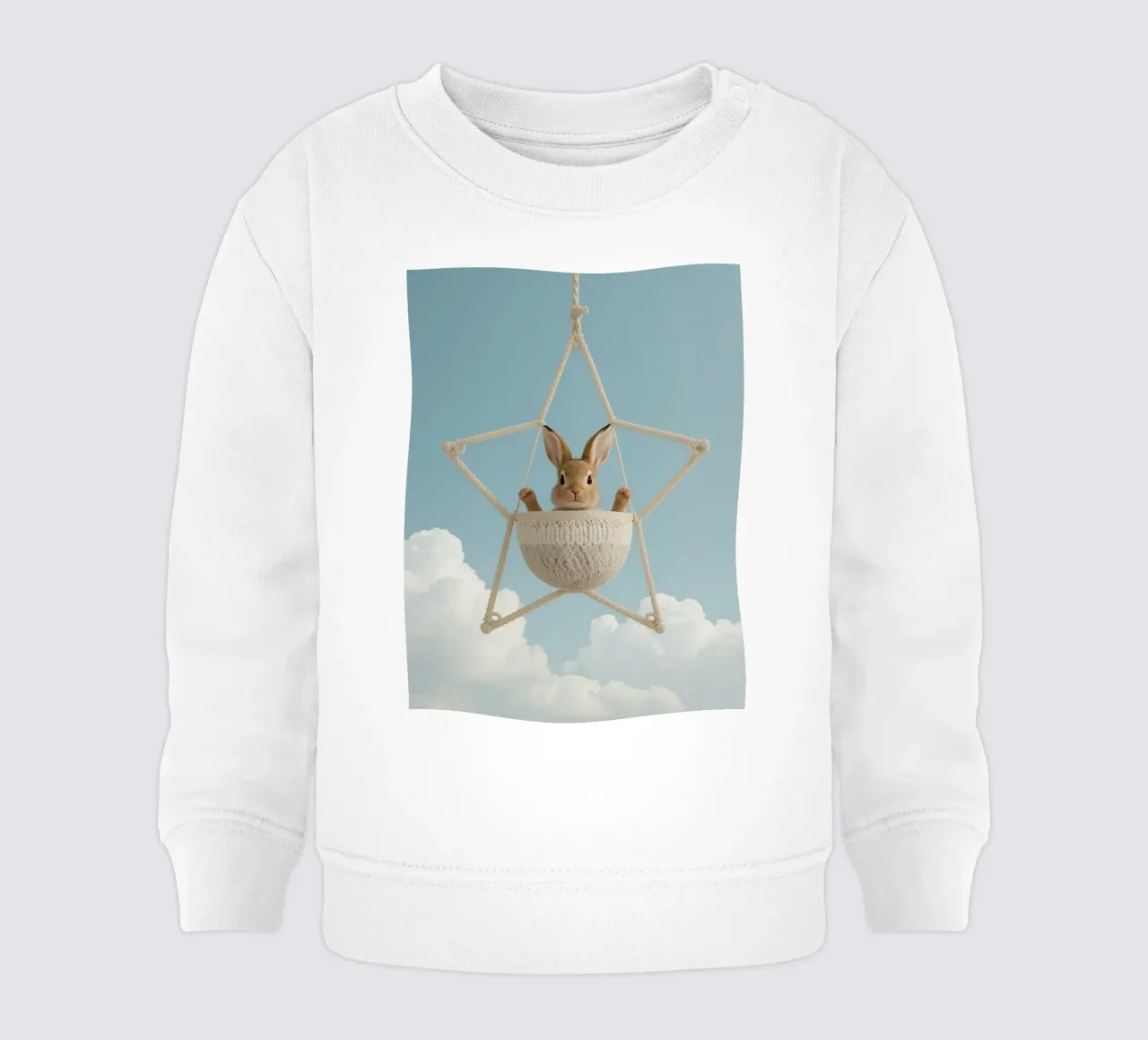 Funny Cute Rabbit in a Star-Shaped Rope Swing (lapin mignon dans une balançoire en corde en forme d'étoile) sweat pour bébé de DesignDoodle