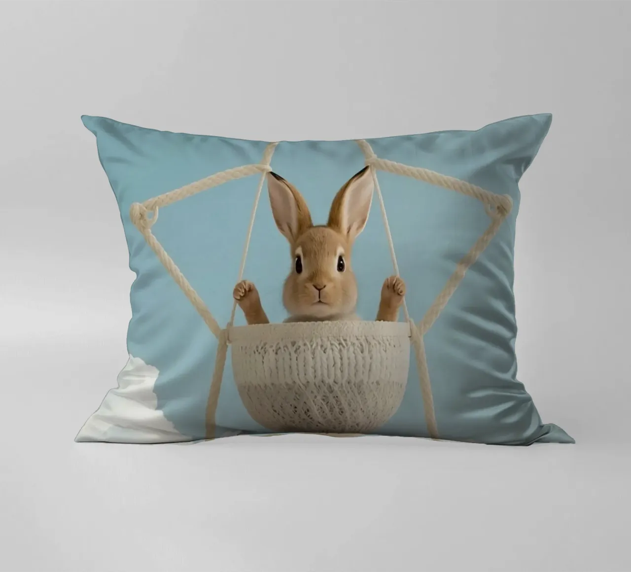 Funny Cute Rabbit in a Star-Shaped Rope Swing (lapin mignon dans une balançoire en corde en forme d'étoile) coussin de DesignDoodle