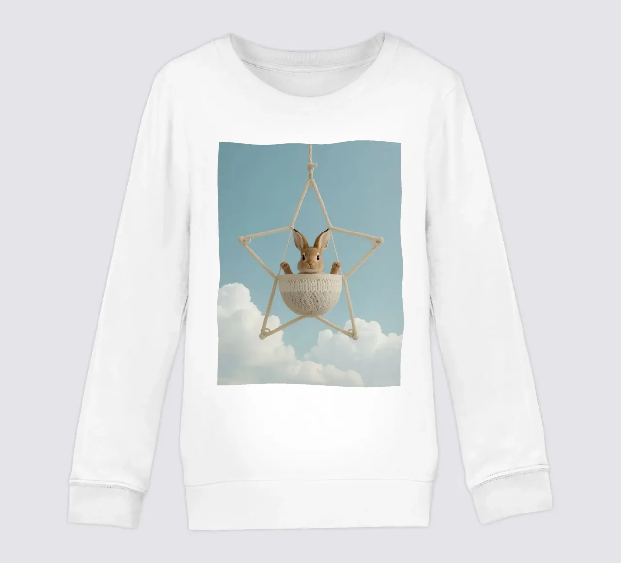 Funny Cute Rabbit in a Star-Shaped Rope Swing (lapin mignon dans une balançoire en corde en forme d'étoile) sweat enfant de DesignDoodle