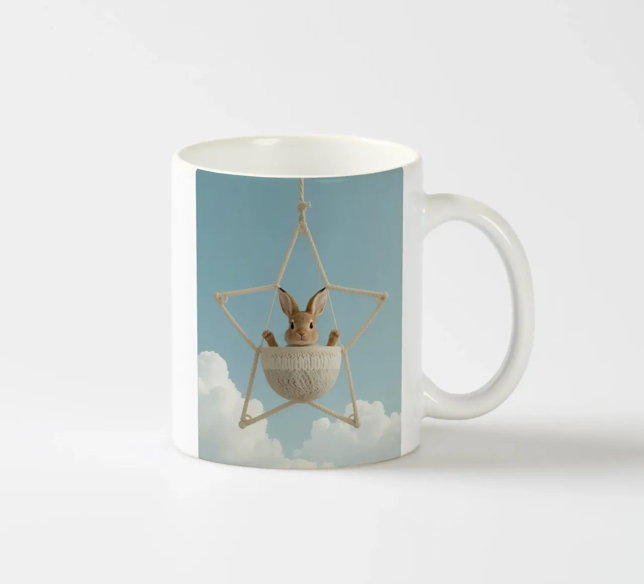 Divertente Coniglio carino in un'altalena a forma di stella tazza in ceramica da DesignDoodle