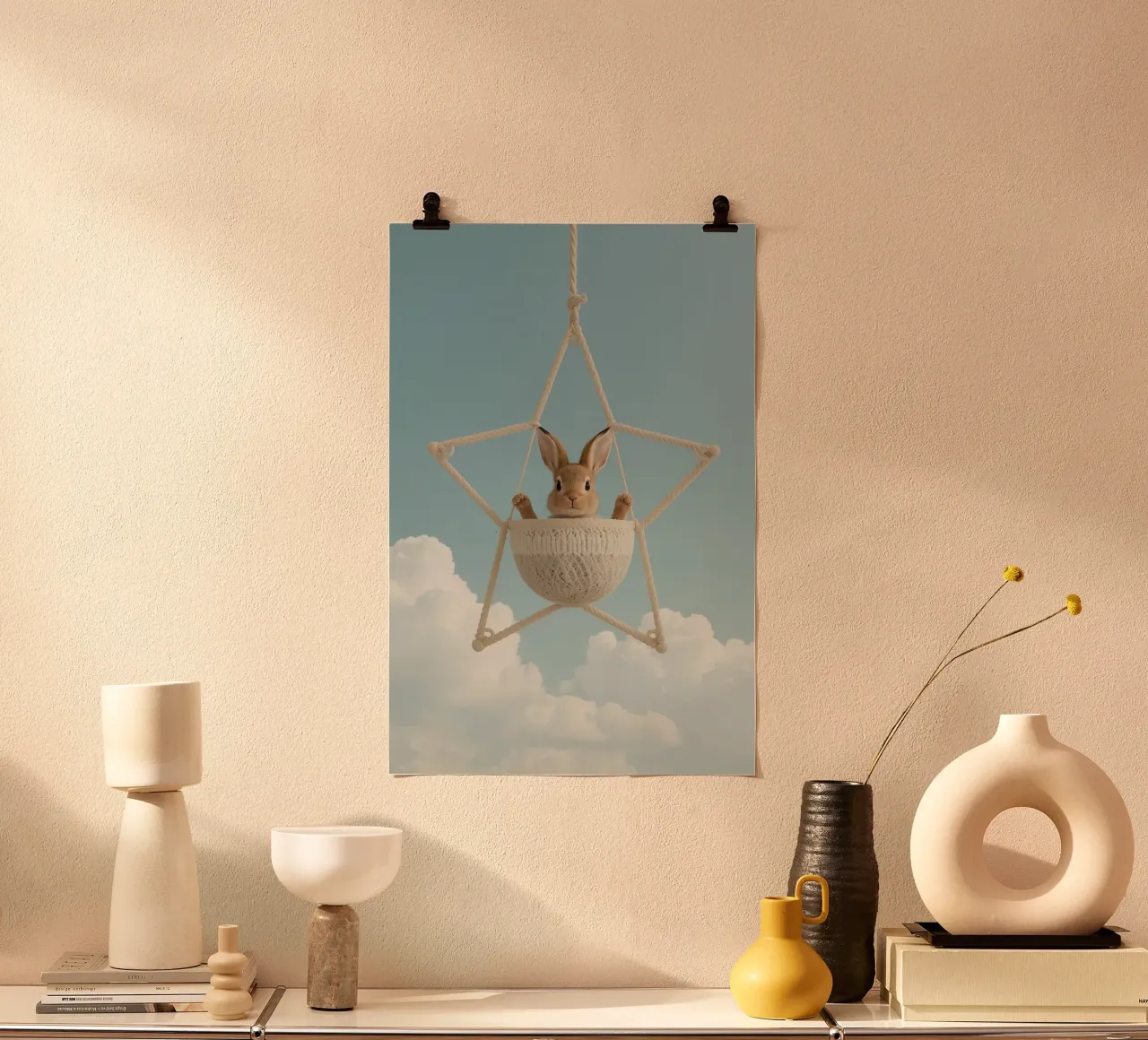 Funny Cute Rabbit in a Star-Shaped Rope Swing (lapin mignon dans une balançoire en corde en forme d'étoile) hahnemühle de DesignDoodle