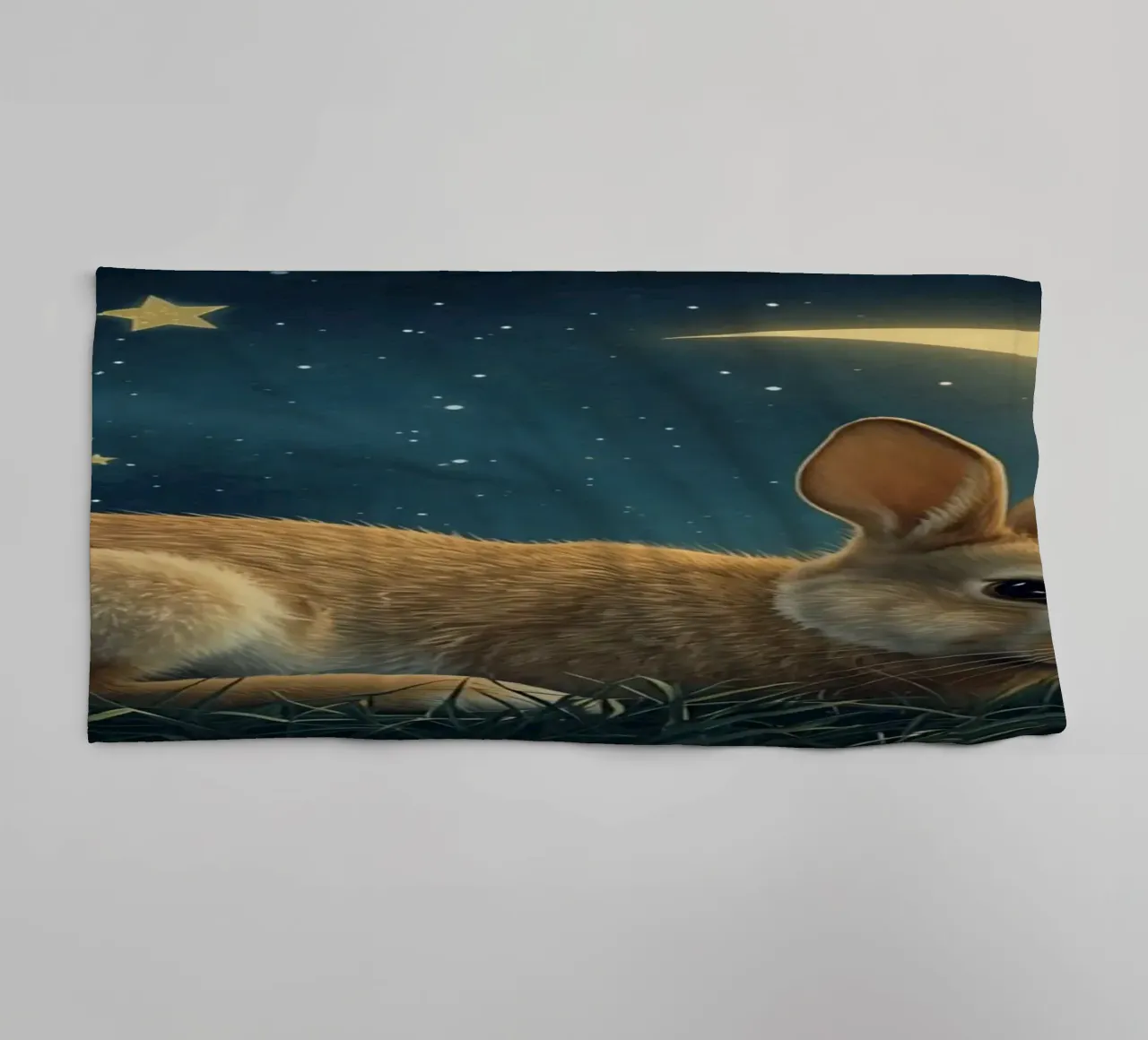 Mignon lapin dans l'herbe sous un ciel étoilé au clair de lune serviette de bain de DesignDoodle