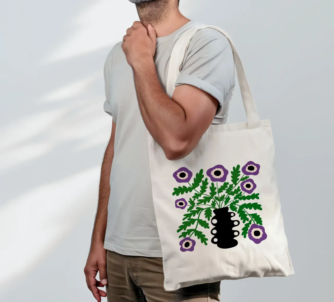 Eclectic Modern Violet Flowers in Vase borsa in juta da TijanaArtStudio88