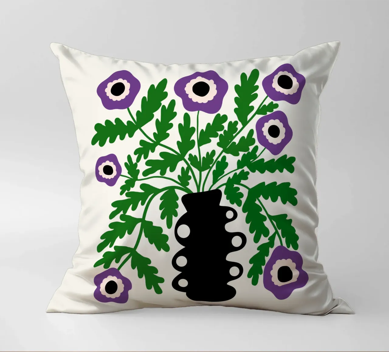 Eclectic Modern Violet Flowers in Vase cuscino da TijanaArtStudio88