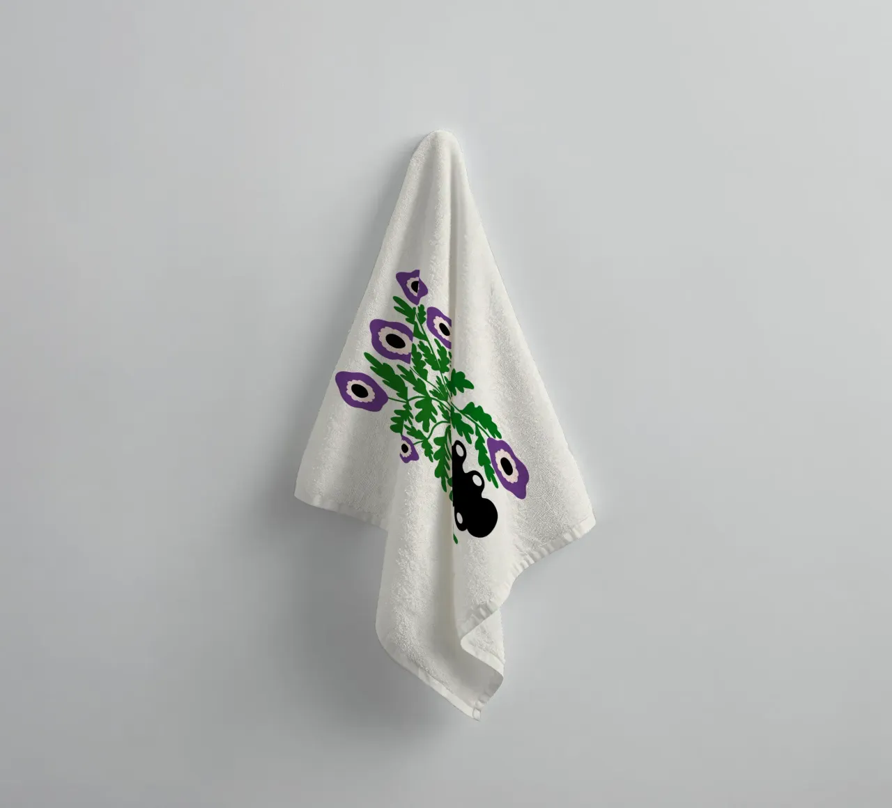 Eclectic Modern Violet Flowers in Vase asciugamano da bagno da TijanaArtStudio88