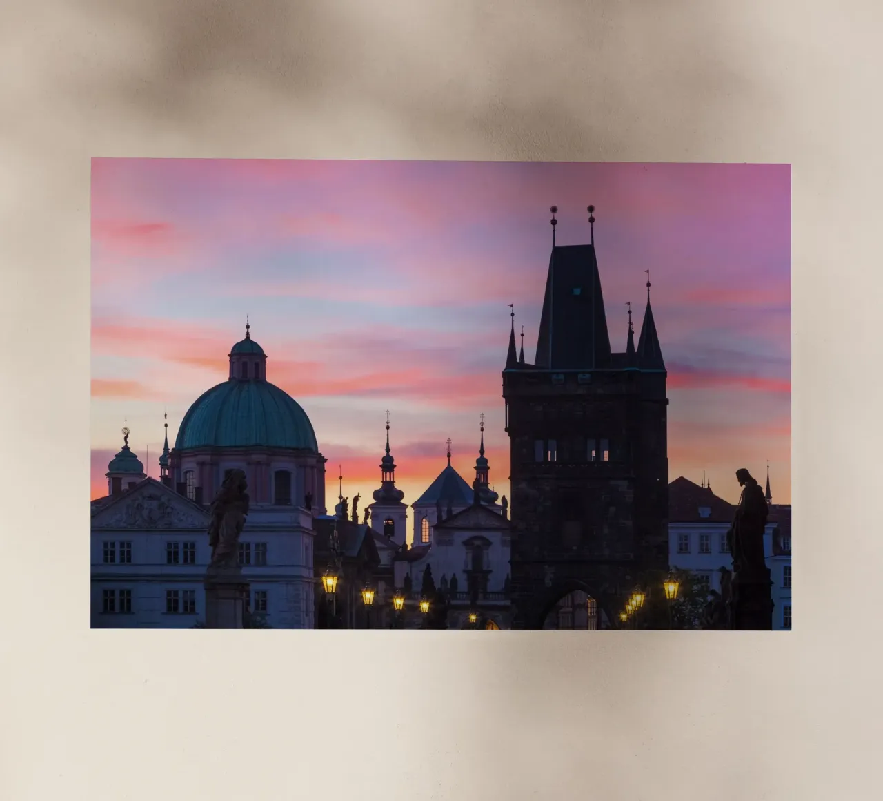 PRAGA 12 pellicola backlit da Tom Uhlenberg