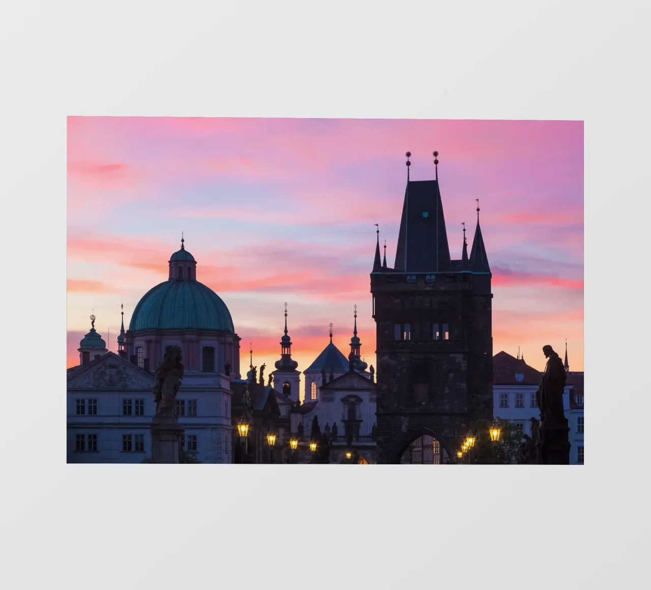 PRAGA 12 pellicola backlit da Tom Uhlenberg