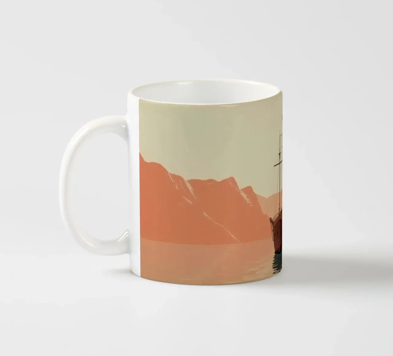 Nave a vela sull'acqua con montagne e cielo tazza in ceramica da DesignDoodle