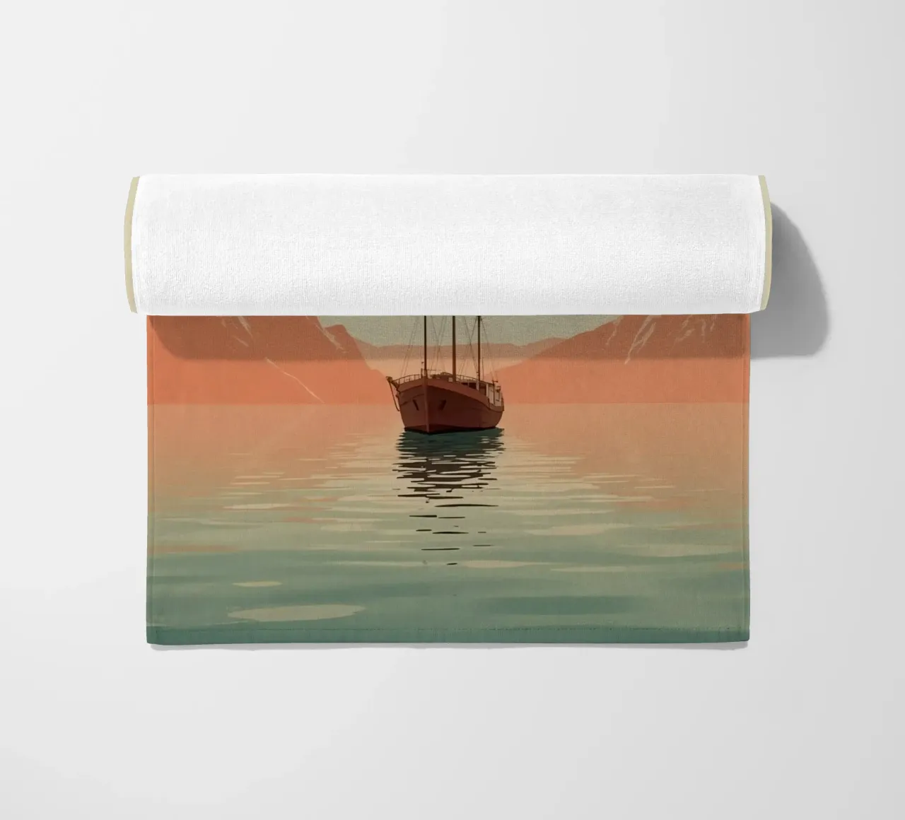 Nave a vela sull'acqua con montagne e cielo telo mare da DesignDoodle