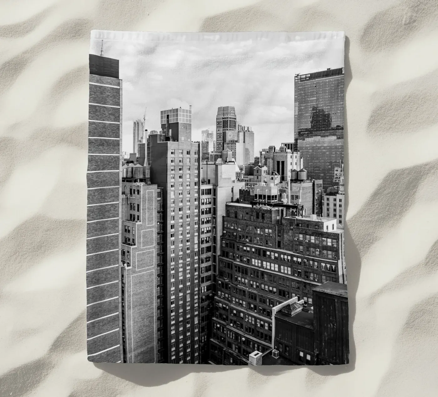 Skyline Building B&W strandhanddoek van Carinaprint