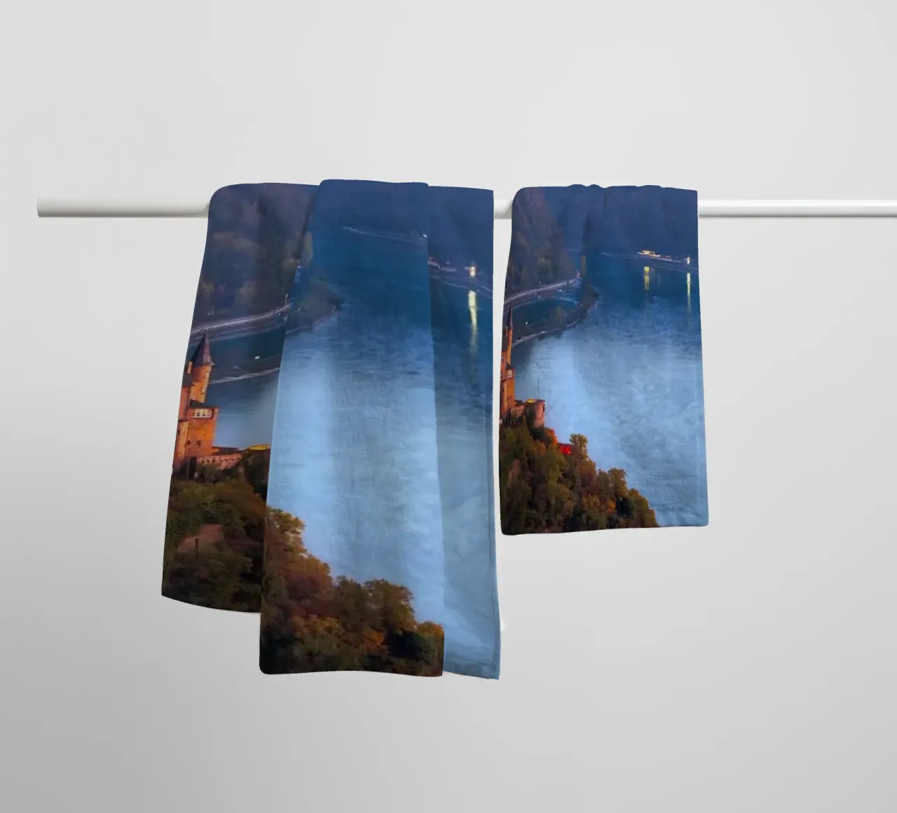 DER RHEIN 03 asciugamano da bagno da Tom Uhlenberg