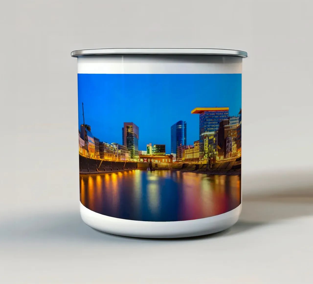 DÜSSELDORF 03 tazza in smalto da Tom Uhlenberg