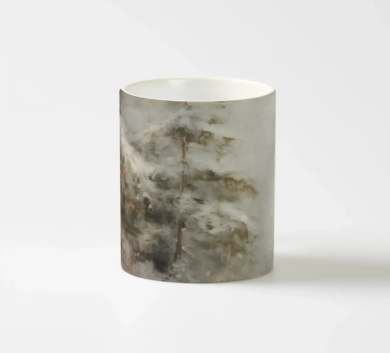 Foresta invernale - Abeti innevati nella nebbia tazza in ceramica da Studio Vibe