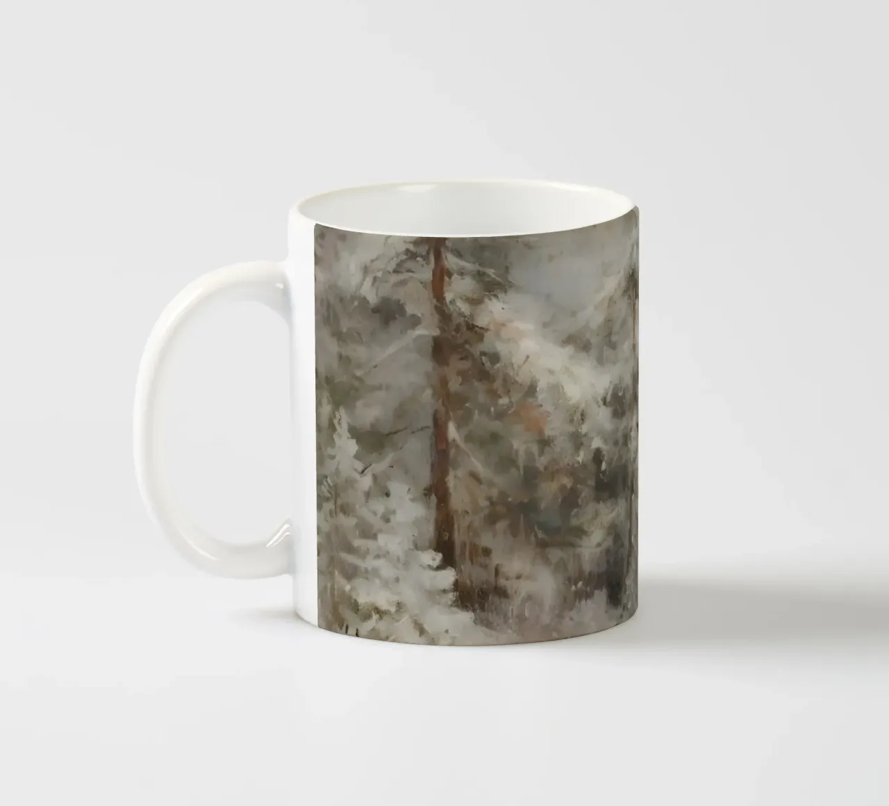 Foresta invernale - Abeti innevati nella nebbia tazza in ceramica da Studio Vibe