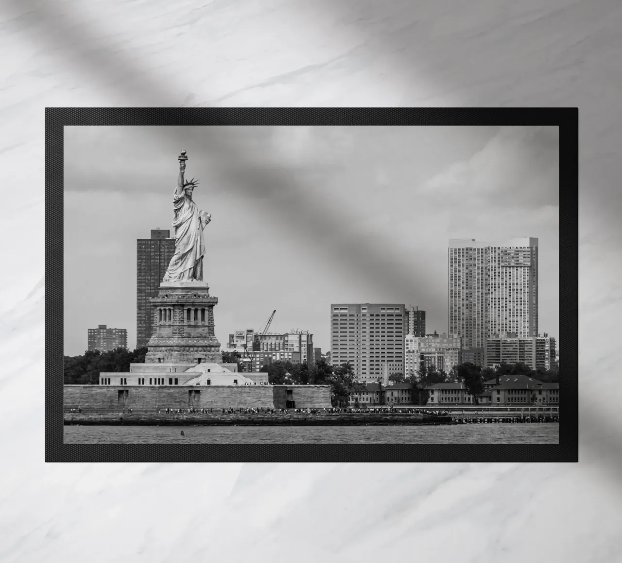 Statua dei liberti Stile B&N zerbino da Carinaprint