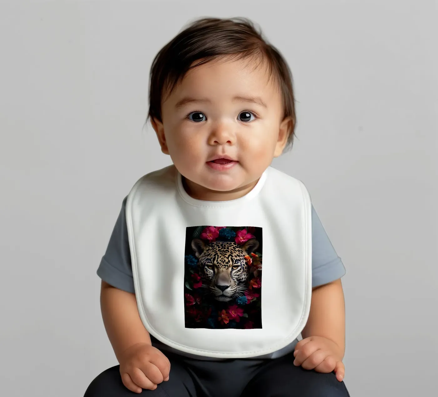 Leopard Flowers 2 Babylätzchen von Mateo