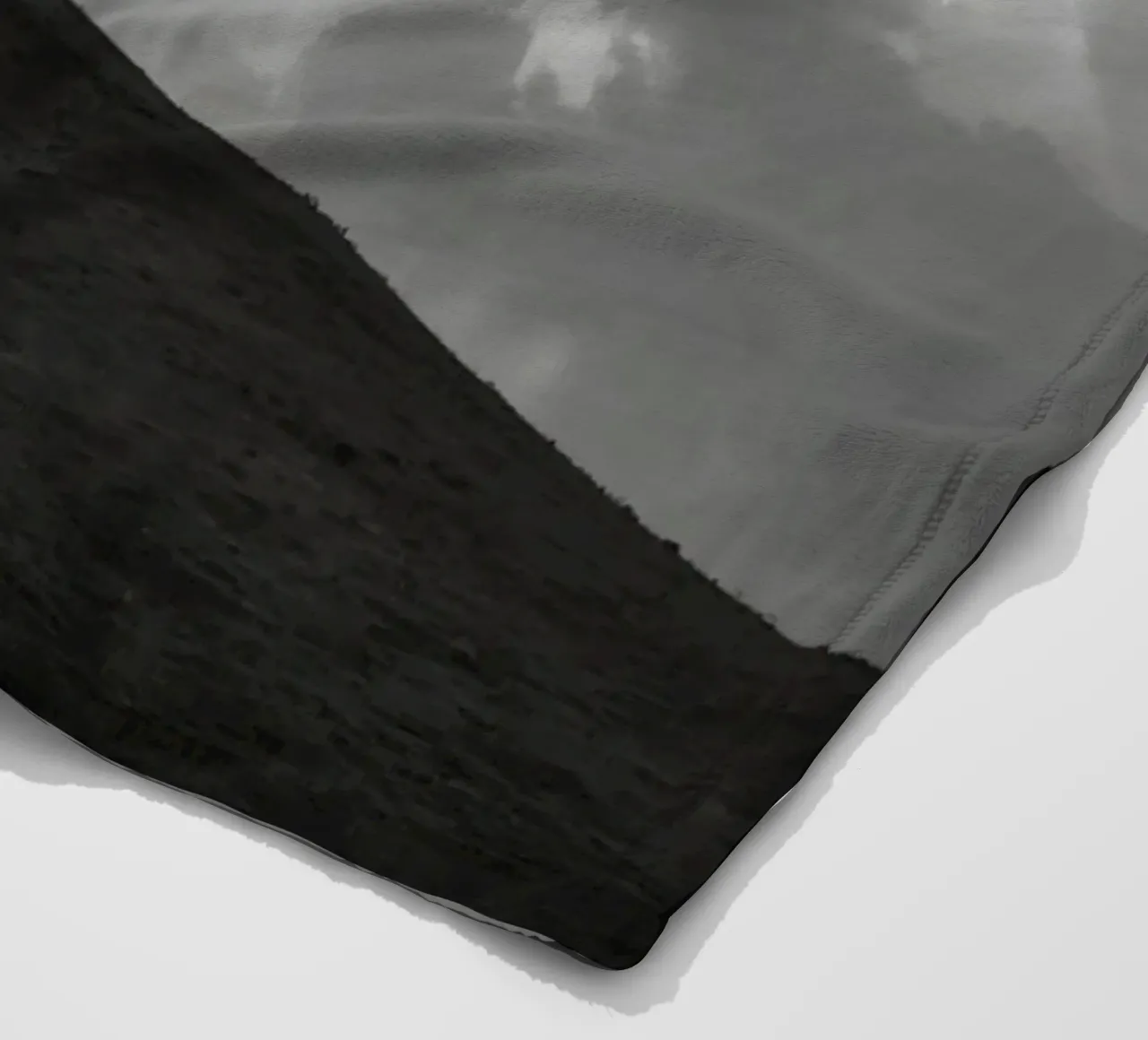 Sagoma di un albero spoglio su una collina contro un cielo nuvoloso coperta in pile da DesignDoodle