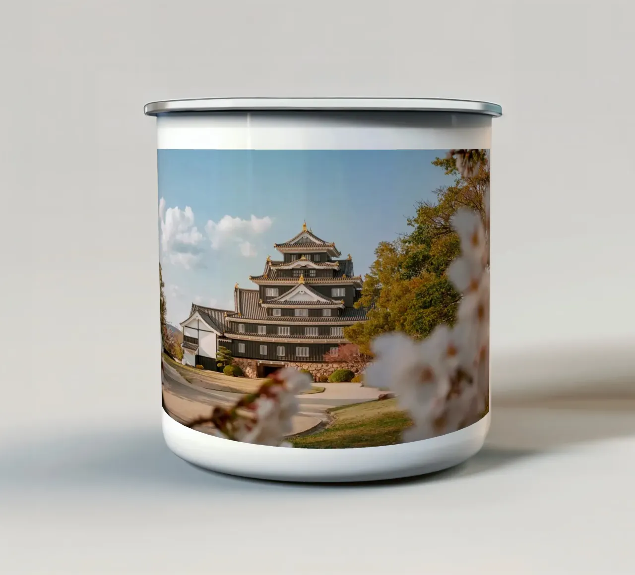 Il castello di Okayama in Giappone tazza in smalto da Marcel Bisig