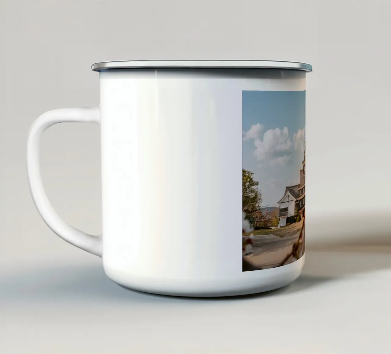 Il castello di Okayama in Giappone tazza in smalto da Marcel Bisig