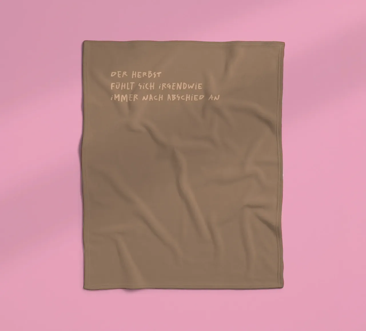 der Herbst.. (autumn falling) coperta in pile da FRICKE DESIGN