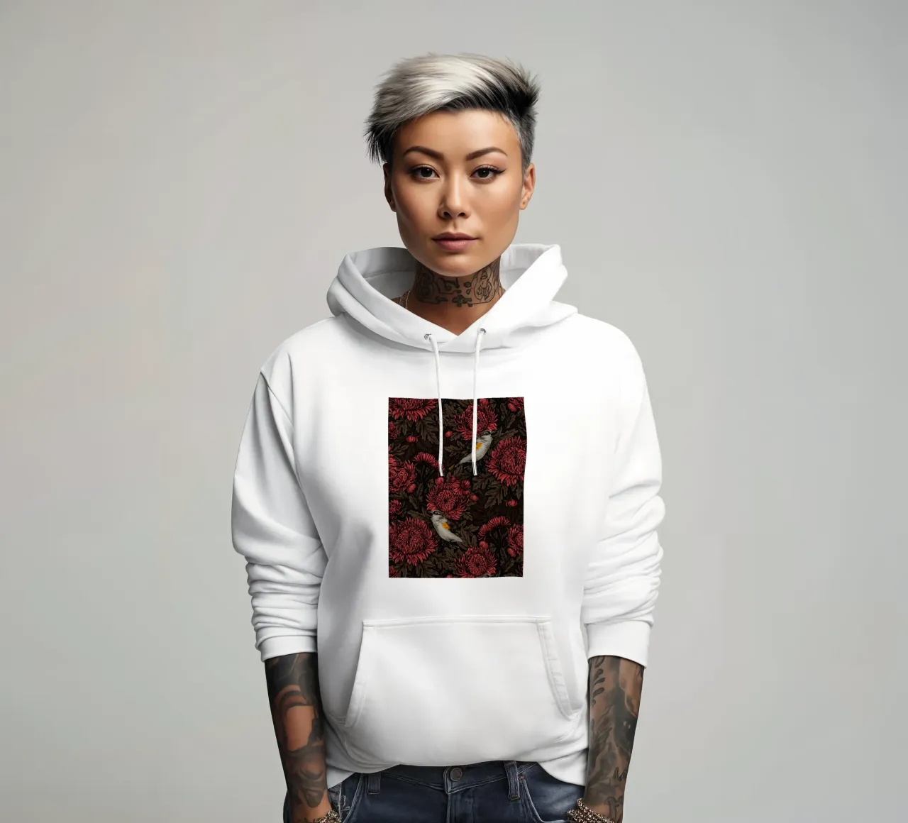 I codirossi nei crisantemi in marrone e rosso felpa con cappuccio da Painted Nature