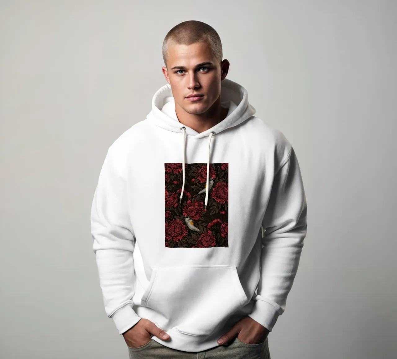 I codirossi nei crisantemi in marrone e rosso felpa con cappuccio da Painted Nature