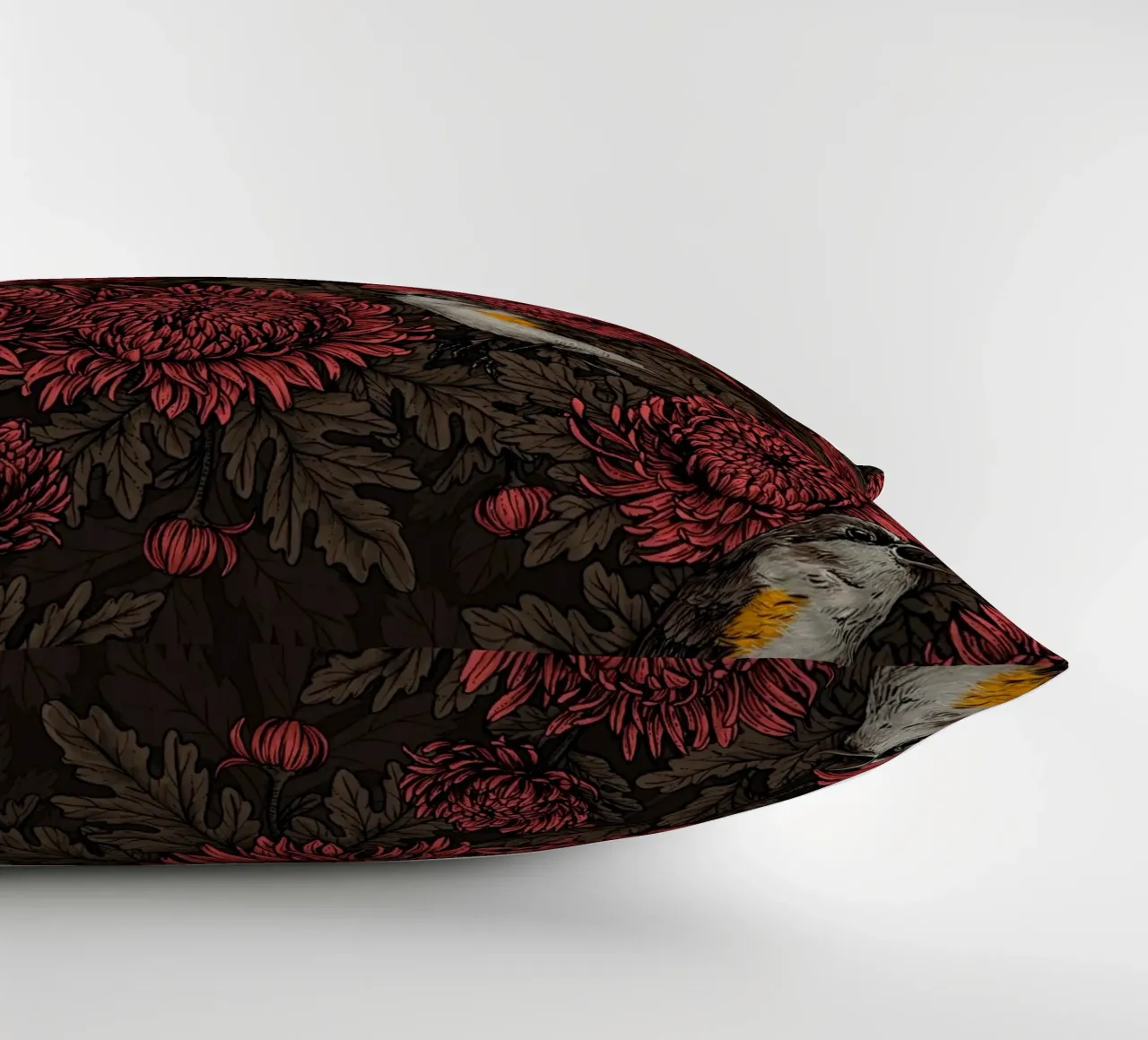I codirossi nei crisantemi in marrone e rosso cuscino da Painted Nature