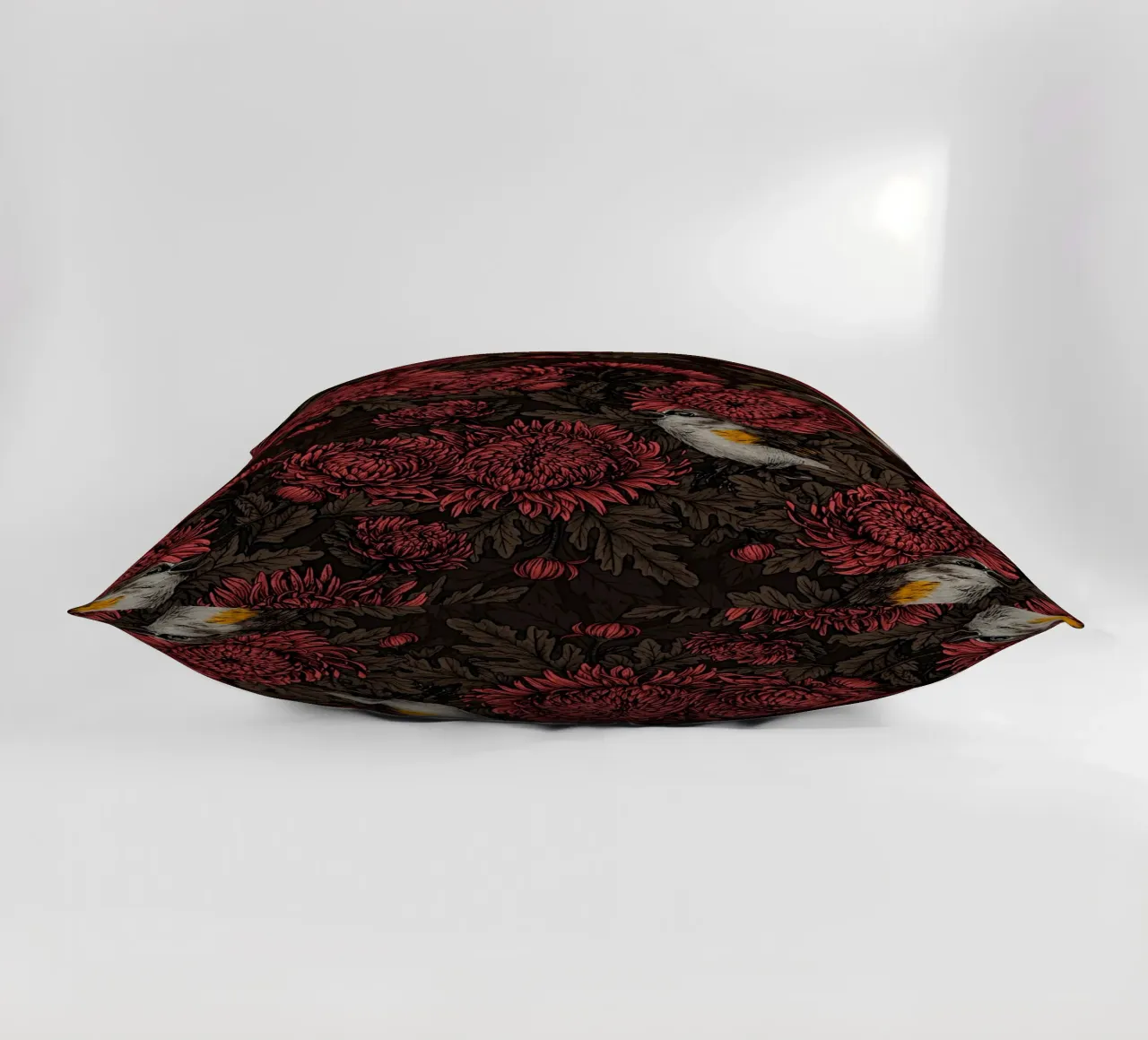 I codirossi nei crisantemi in marrone e rosso cuscino da Painted Nature