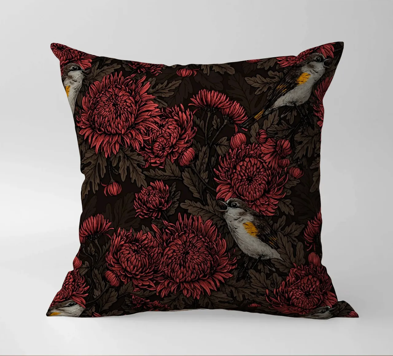 I codirossi nei crisantemi in marrone e rosso cuscino da Painted Nature