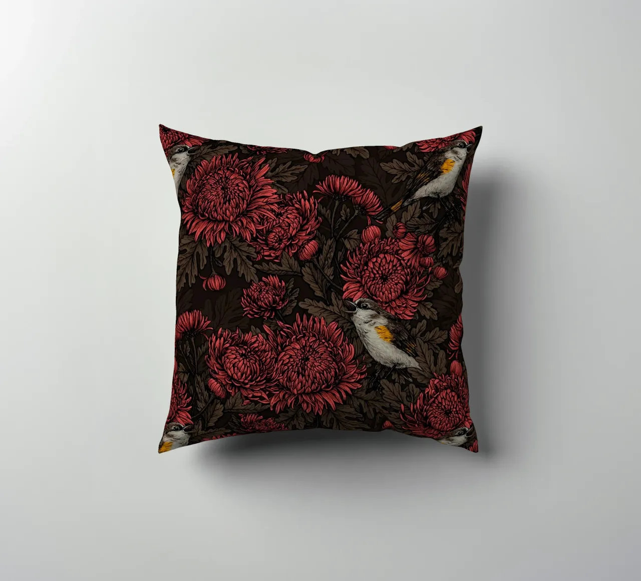 I codirossi nei crisantemi in marrone e rosso cuscino da Painted Nature