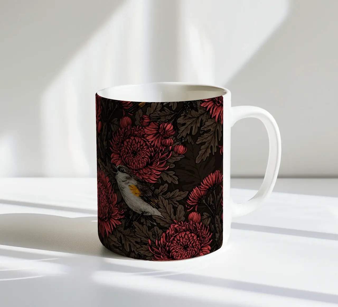 I codirossi nei crisantemi in marrone e rosso tazza in ceramica da Painted Nature