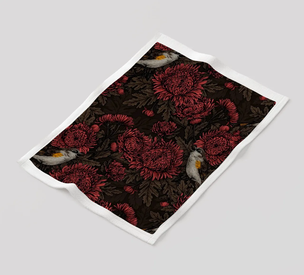I codirossi nei crisantemi in marrone e rosso coperta in pile da Painted Nature
