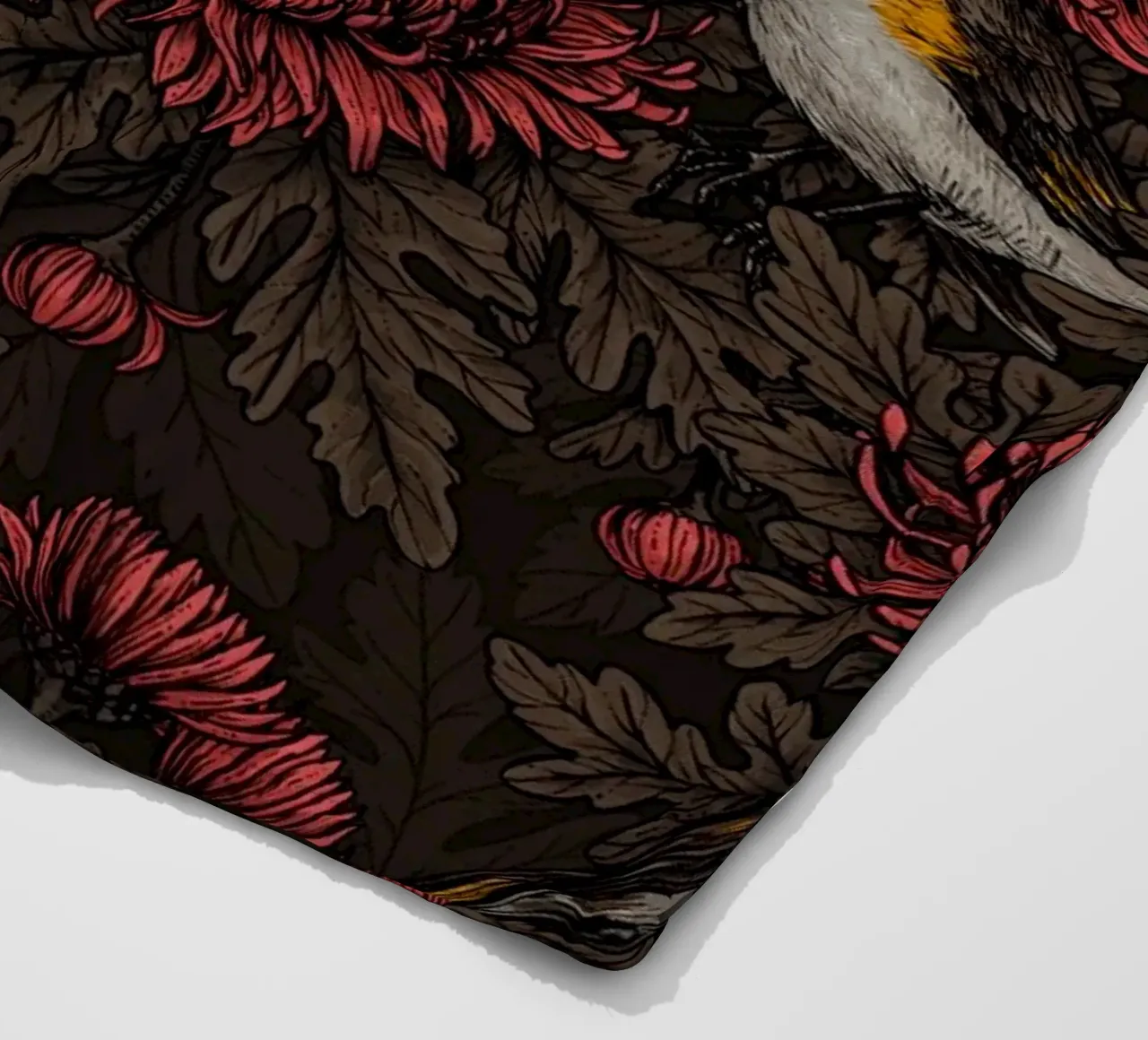 I codirossi nei crisantemi in marrone e rosso coperta in pile da Painted Nature