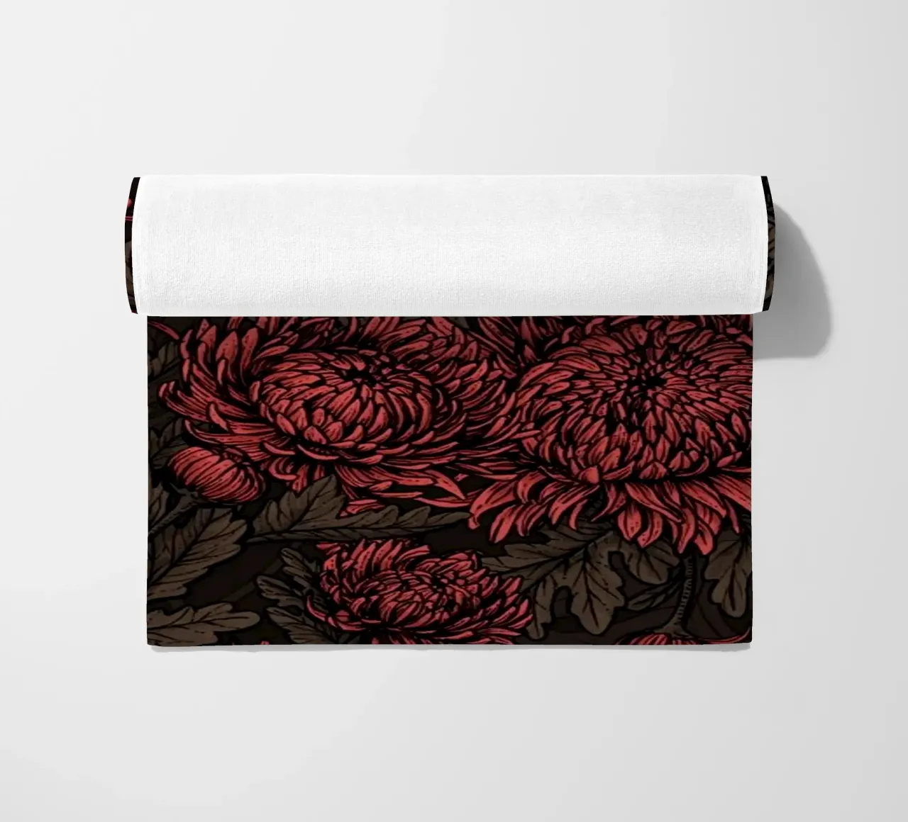 I codirossi nei crisantemi in marrone e rosso telo mare da Painted Nature