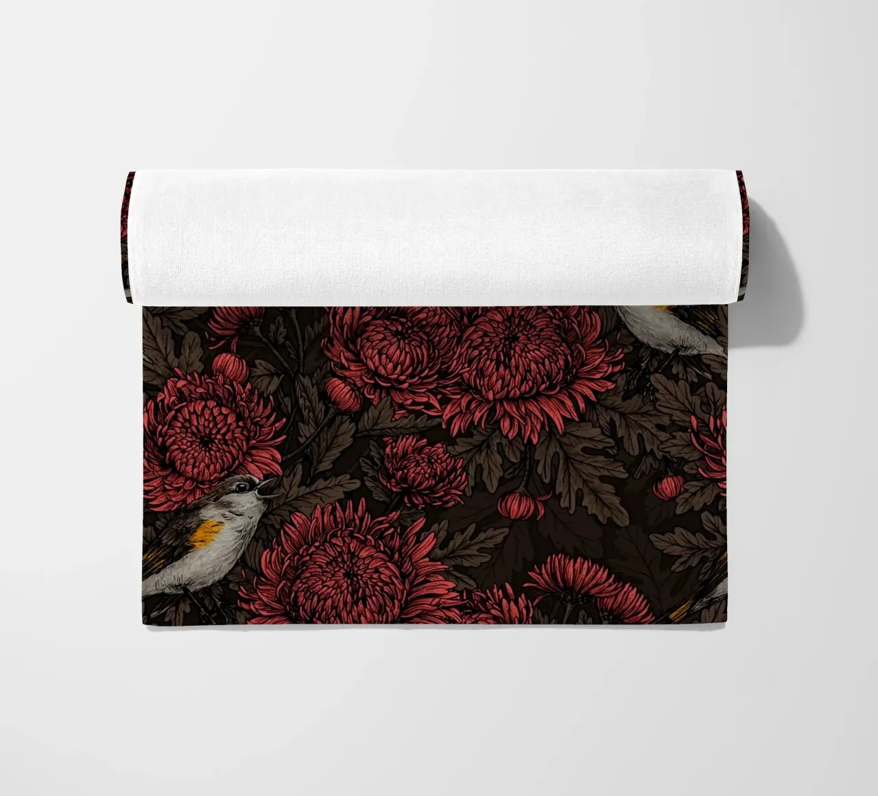 I codirossi nei crisantemi in marrone e rosso telo mare da Painted Nature
