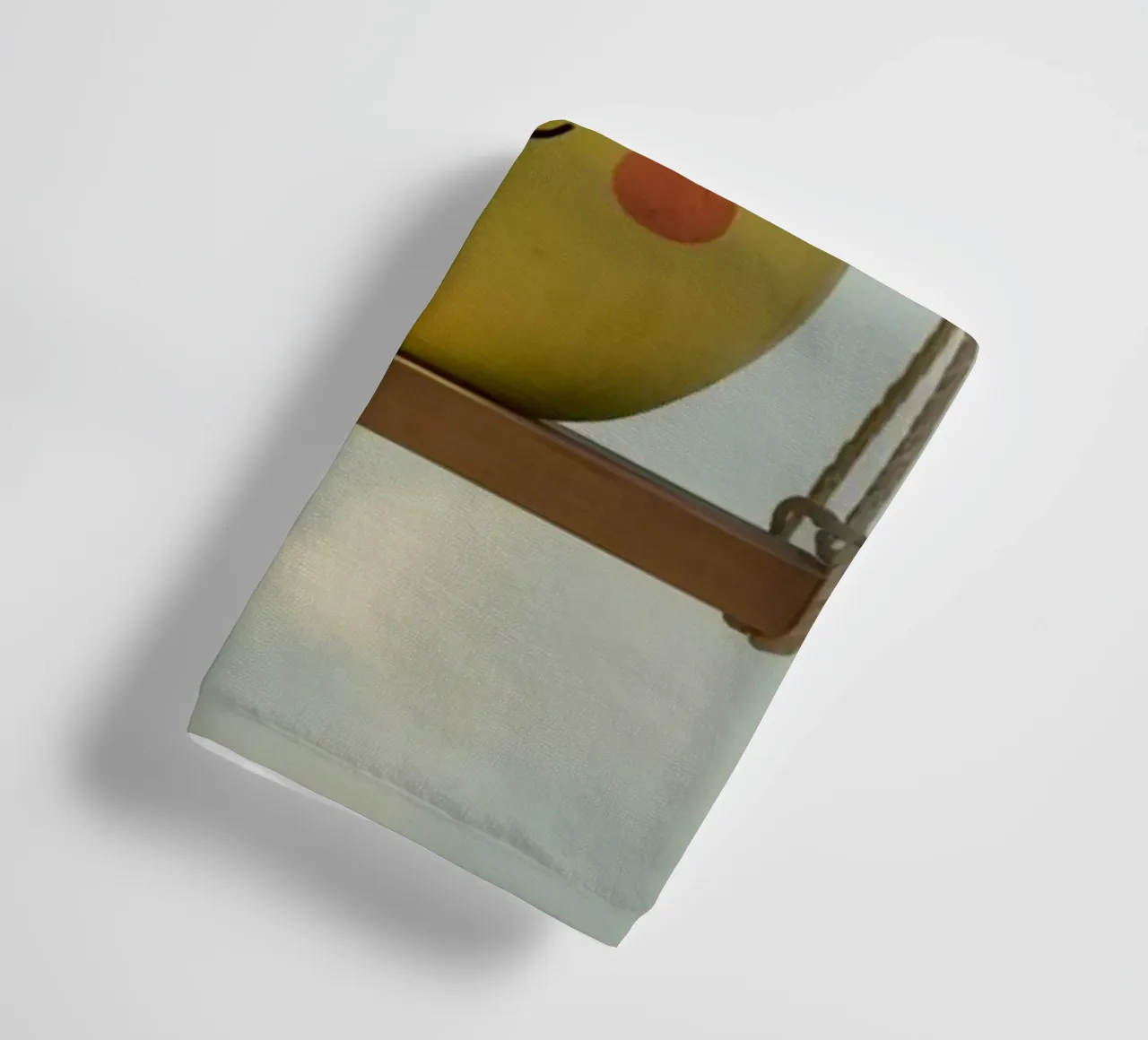 Manzana sonriente en columpio toalla de baño de DesignDoodle