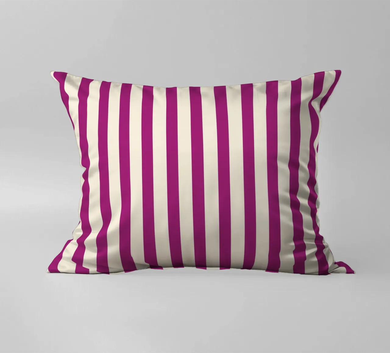 Retro Charming Magenta Stripes cuscino da TijanaArtStudio88