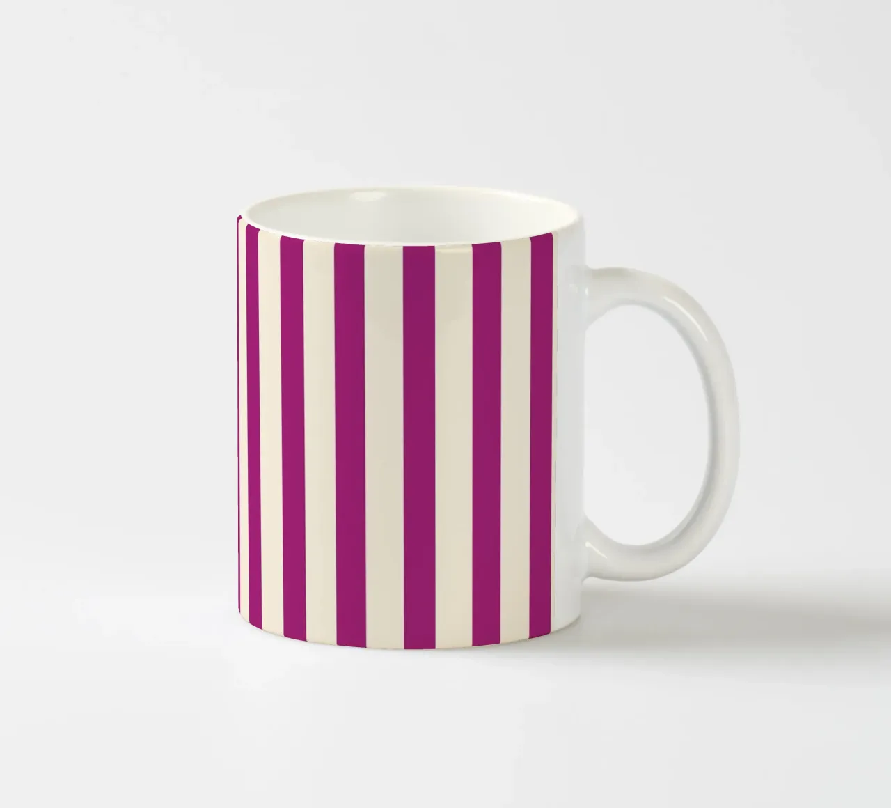 Retro Charming Magenta Stripes tazza in ceramica da TijanaArtStudio88